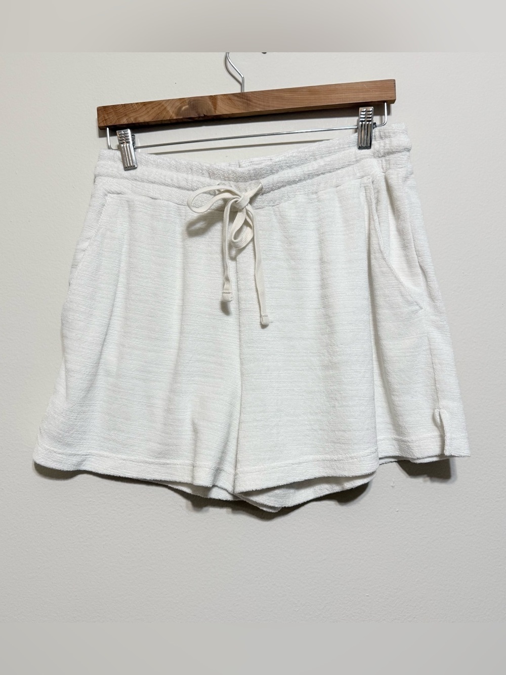 Faherty White Terry Cloth Womens Shorts L Pull on Tie Front Elastic Waist Summer